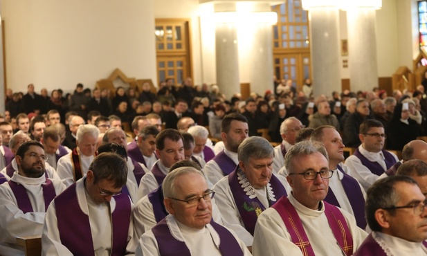 W wadowickiej świątyni modliło się wielu kapłanów diecezji bielsko-żywieckiej i archidiecezji krakowskiej