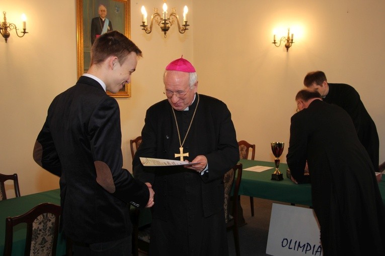 Ceremonia wręczenia nagród laureatom diecezjalnego etapu OTK