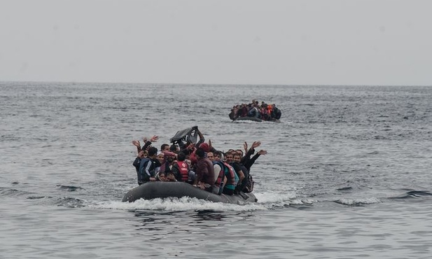 Migranci dalej płyną