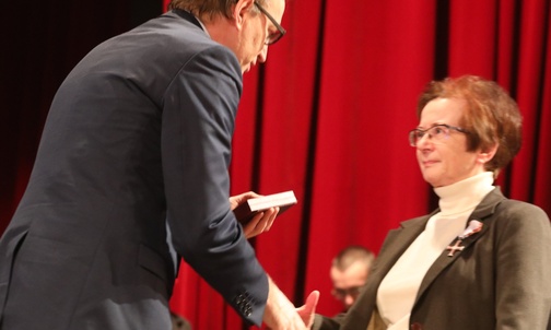 Aleksandra Machowiak podczas tej uroczystości odebrała własny Krzyż, a także ten przyznany jej nieżyjącemu już mężowi Mieczysławowi