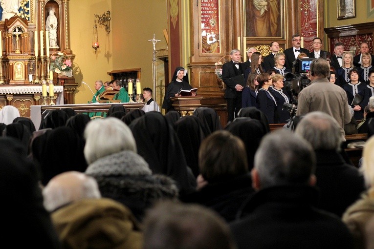 Msza św. dla chorych pod przewodnictwem abp. Jędraszewskiego