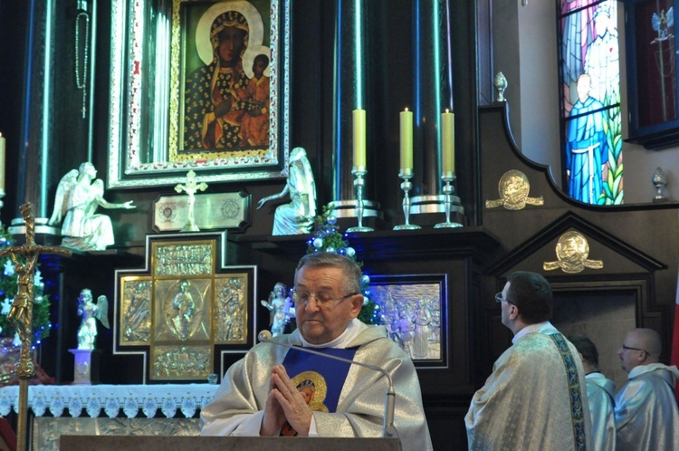 Jasnogórska zasuwa w Borzęcinie Dolnyn