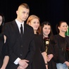 Wśród zespołów najlepsza była śpiewająca grupa z Goździkowa. Pierwszą nagrodę wyśpiewała Emilia Kremza (z prawej) z ośrodka w Kolonii Ossie 