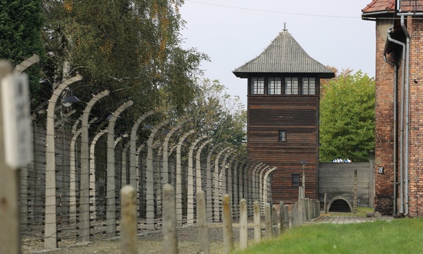 Zbrodniarze Auschwitz nazwani po imieniu