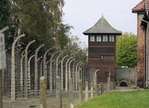 Zbrodniarze Auschwitz nazwani po imieniu