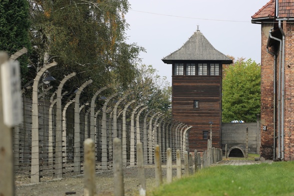 Zbrodniarze Auschwitz nazwani po imieniu