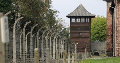 Zbrodniarze Auschwitz nazwani po imieniu