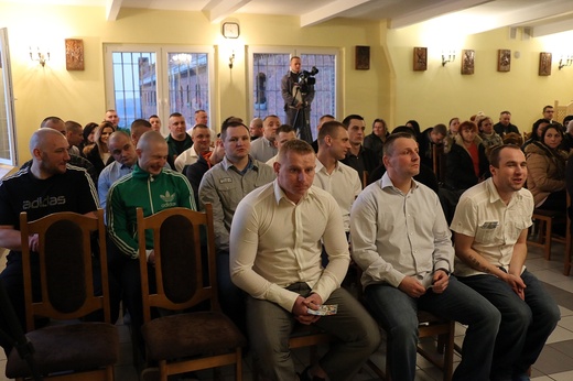 Bierzmowanie w wołowskim więzieniu
