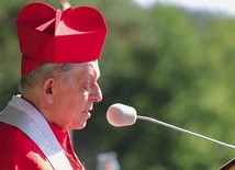 Prymas Polski zawsze z sentymentem wracał na Warmię. Uczestniczył w wielu uroczystościach, m.in. w odpuście w Gietrzwałdzie w 2012 roku.