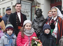 W Muzeum Mazowieckim, przy którym stoi pomnik, powstanie stała ekspozycja poświęcona wielkim płocczanom, a jej częścią będzie wyposażenie warszawskiego domu Miry Zimińskiej- -Sygietyńskiej.