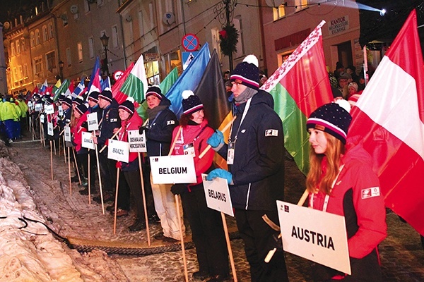 W inauguracji mistrzostw na dusznickim rynku wzięło udział 35 reprezentacji narodowych.