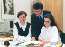 Ekipa „Gościa Katowickiego” w 1998 roku: Kornelia Banaś, Mirosław Rzepka i Anna Burda.