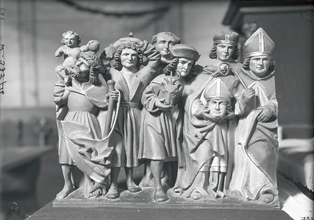 XVI-wieczne rzeźby świętych ze spalonego przez Wehrmacht kościółka w Pszczynie.