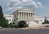 Sąd Najwyższy USA: Cukiernik z Kolorado wygrał z parą gejów