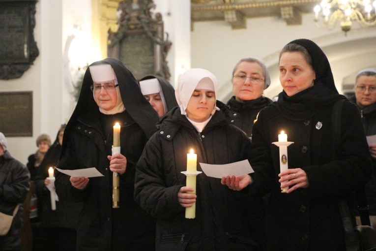 Osoby konsekrowane odnowiły śluby ubóstwa, czystości i posłuszeństwa