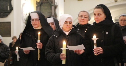 Osoby konsekrowane odnowiły śluby ubóstwa, czystości i posłuszeństwa