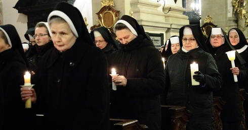 Abp Jędraszewski: Jesteście światłem, sprzeciwem i nadzieją