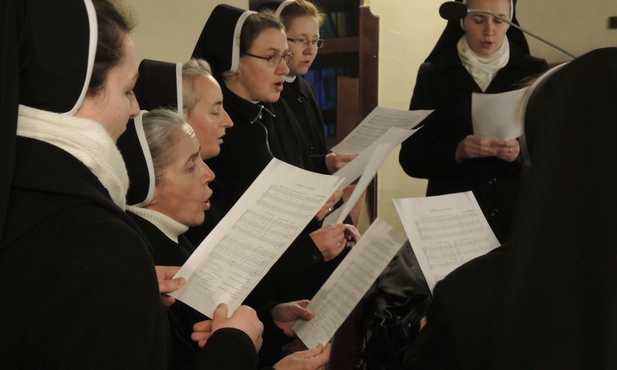 Siostry prowadizły również śpiew w czasie liturgii