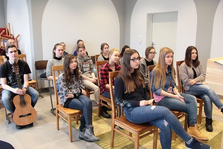 Rekolekcje zimowe dla młodzieży w Skrzatuszu