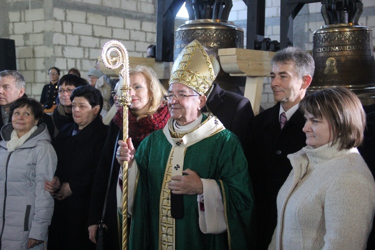 Uroczyste poświęcenie dzwonów w Luzinie