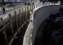 Kosowo: Usunięto mur w Kosovskiej Mitrovicy