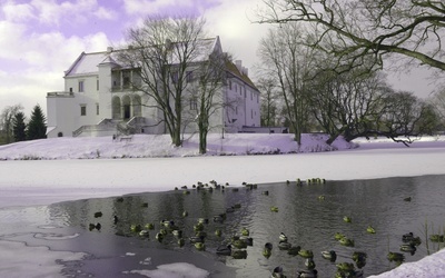 Zamek w Szydłowcu w zimowej scenerii