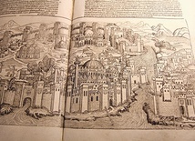 W kronice można zobaczyć sporo rycin przedstawiających miasta, m.in. Konstantynopol.