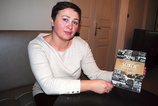 ◄	Aneta Garanty prezentuje wyjątkową książkę.