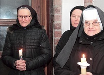 Siostra Zofia (pierwsza z lewej) wraz z 80 osobami konsekrowanymi obchodziła Dzień Życia Konsekrowanego w koszalińskiej katedrze