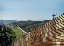 W latach 2006–2010 na granicy amerykańsko-­‑meksykańskiej powstało ponad 900 km płotu.