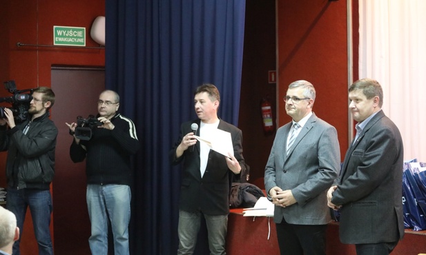 Nagrody wręczali: dr Andrzdej Sznajder z katowickiego oddziału IPN i Marek Bogusz, szef podbeskidzkiej "Solidarności"