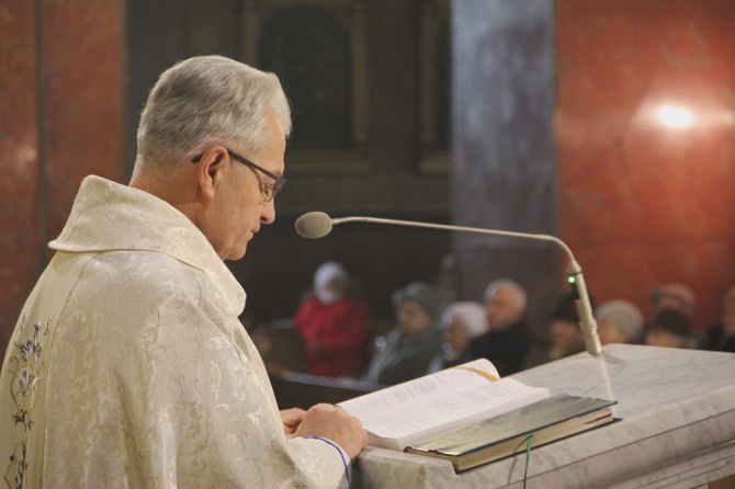 Przekazanie różańca Benedykta XVI