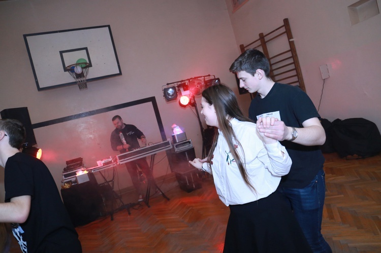 Zabawa KSM w Radłowie