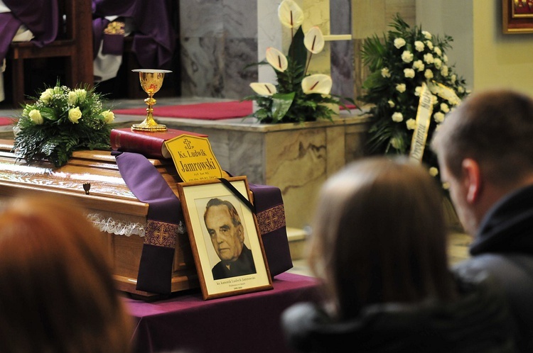 Pogrzeb ks. Ludwika Jamrowskiego