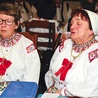 Jadwiga Parecka (z prawej), współzałożycielka zespołu górali czadeckich „Watra”.