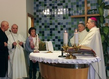 Powitanie biskupa gliwickiego w instytutowej kaplicy.