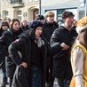 Studniówkowego poloneza na rynku w Lublińcu, oprócz polskich maturzystów, poprowadzili koreańscy studenci. To dość niespodziewana współpraca.