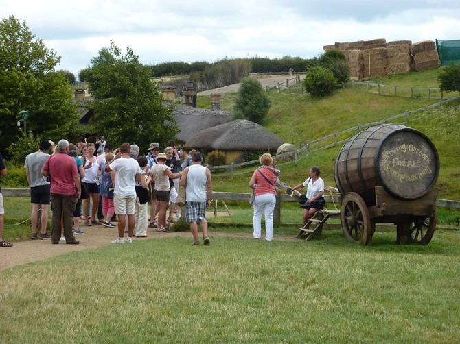 Hobbiton Movie Set - wioska hobbitów w Nowej Zelandii