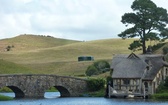 Hobbiton Movie Set - wioska hobbitów w Nowej Zelandii