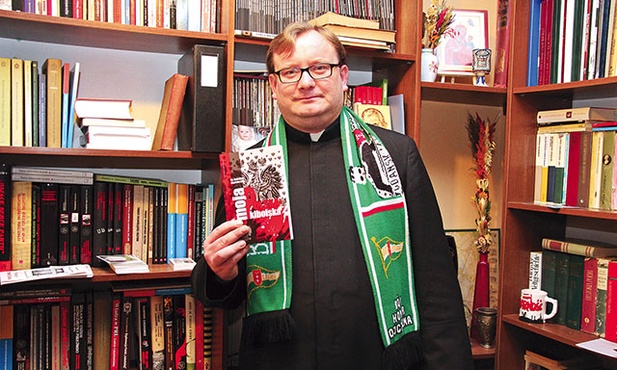 Ks. dr Jarosław Wąsowicz prezentuje swoją książkę „Moja Polska Kibolska”