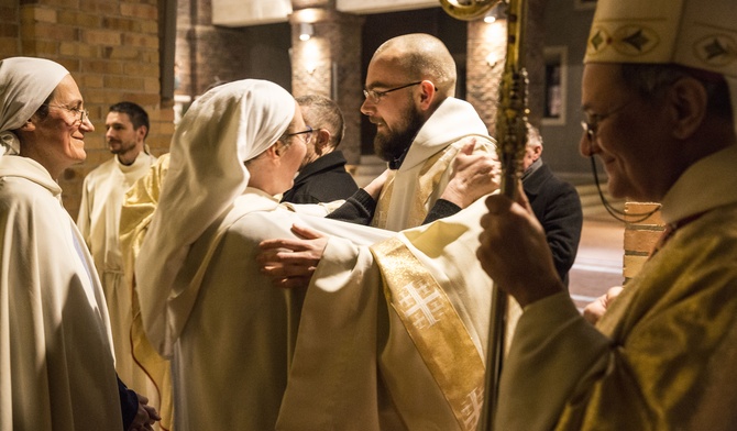 Napełnij stągwie po brzegi