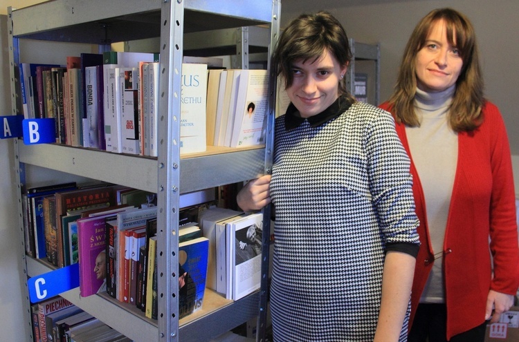 Pomysłodawcy biblioteki zachęcają do kontaktu i wypożyczania książek