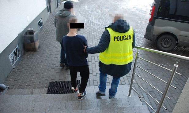 Skatowali księdza. Są już w rękach policji