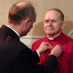 Krzyż "Polonia Restituta" dla ks. Jana Pasierbka