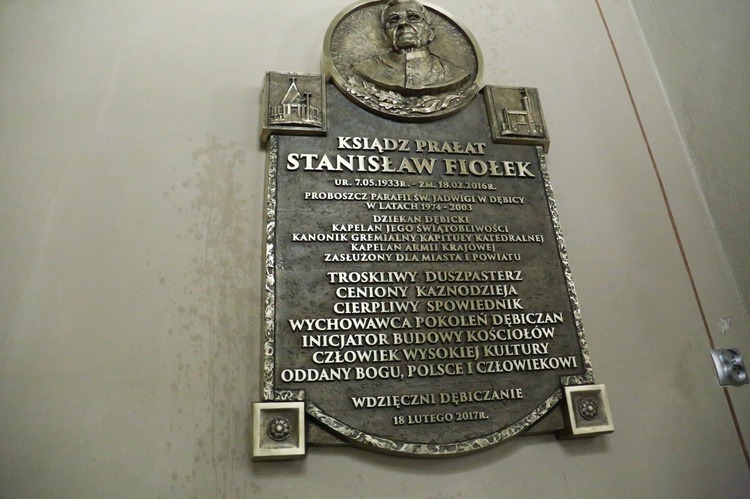 Tablica ks. Stanisława Fiołka