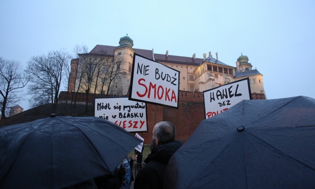 Wjazdowi Kaczyńskiego na Wawel towarzyszyły okrzyki "Będziesz siedzieć"