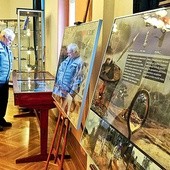 Na wystawie prezentowane są niektóre z wykopanych przedmiotów i minerałów, a szczegółów można dowiedzieć się z kilkunastu tablic.