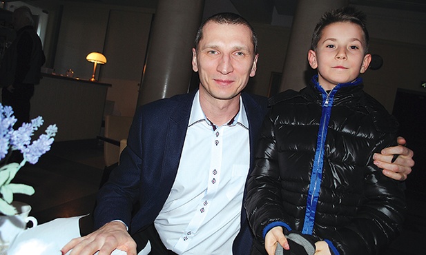 Sebastian Marczewski z młodym fanem Michałem