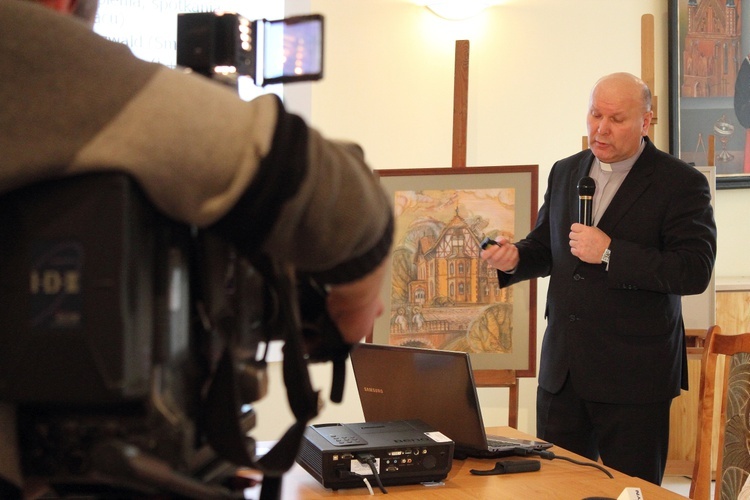 Konferencja przed Wentą Dobroczynną AK