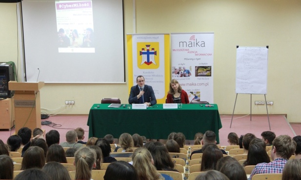 Czy można zakochać się przez internet?